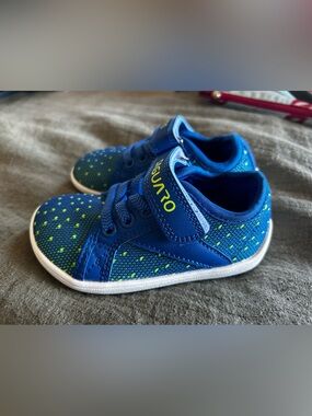 Saguaro barefoot: Blue & Neon Green Toddlers' Athletic Sneakers with Easy Strap